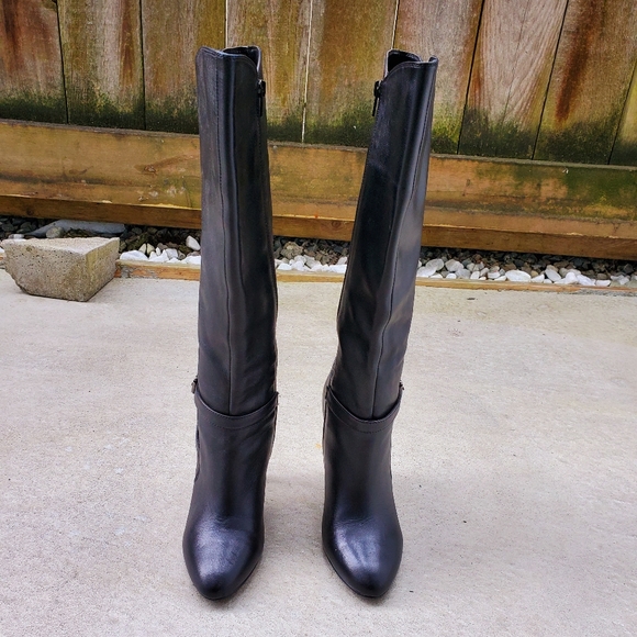 Black leather heeled boots - Picture 3 of 3